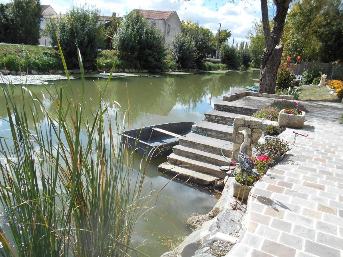 Marais Poitevin Bord Riviere Peche ,Barque, Velos, Wifi, Linge, Cheminee, Cuisine, Terrain De Boules La Taillee Dış mekan fotoğraf