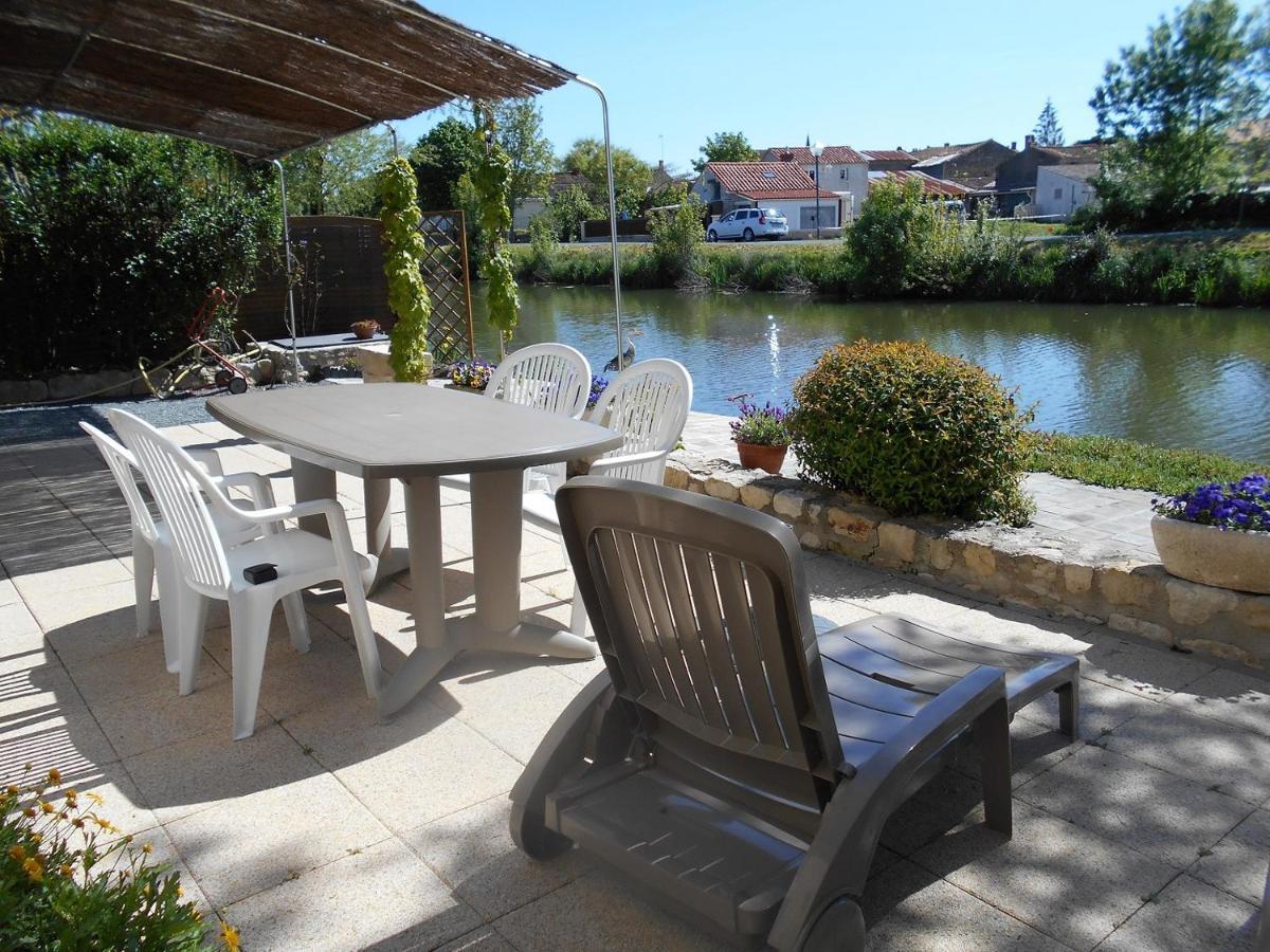 Marais Poitevin Bord Riviere Peche ,Barque, Velos, Wifi, Linge, Cheminee, Cuisine, Terrain De Boules La Taillee Dış mekan fotoğraf