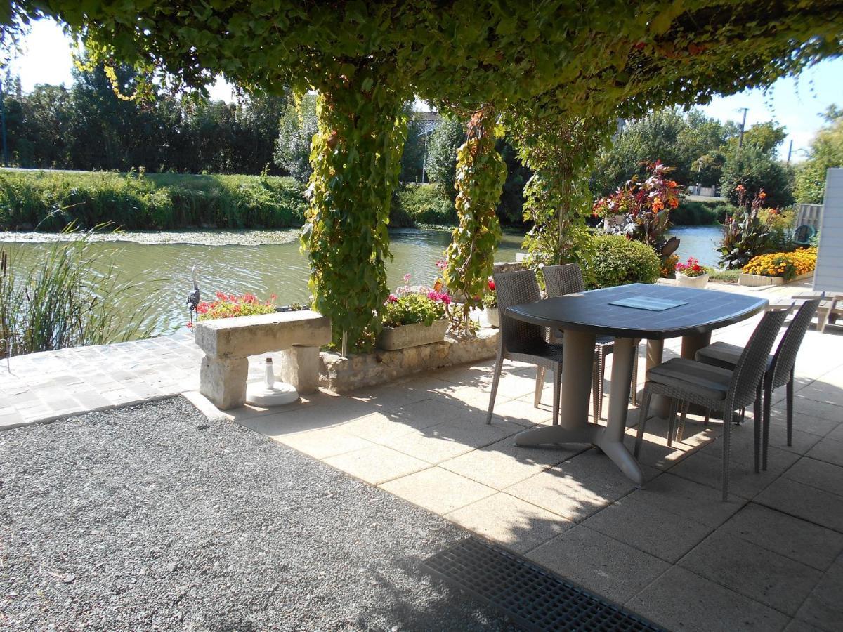 Marais Poitevin Bord Riviere Peche ,Barque, Velos, Wifi, Linge, Cheminee, Cuisine, Terrain De Boules La Taillee Dış mekan fotoğraf